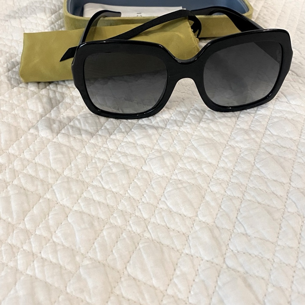 Gucci Large Black Square Sunglasses.Front black..Condition it’s pretty good